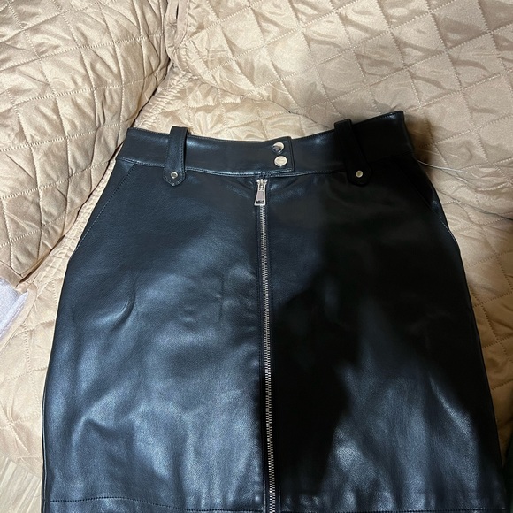 7 For all Mankind leather like mini skirt - Picture 4 of 7